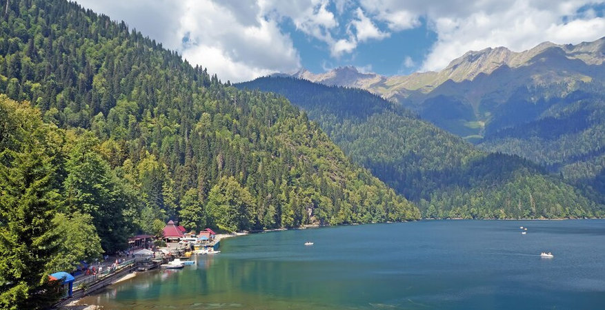 lake-ritsa-in-mountains-in-abkhazia-in-a-summer-sunny-day_92795-401