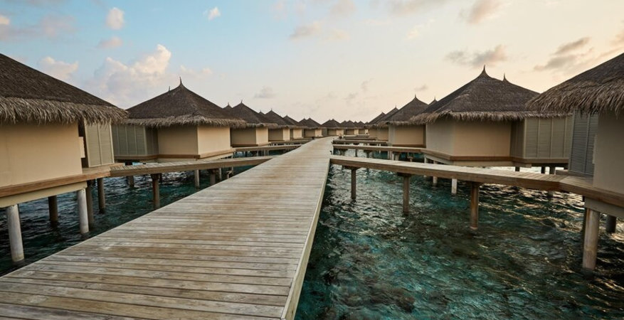 water-bungalows-in-hotel-on-maldives-villas-on-indian-ocean-at-luxury-spa-resort_229760-307
